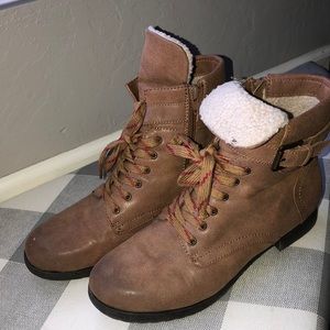 TAN COMBAT BOOTS